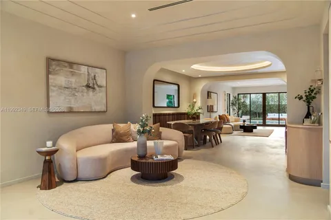 $4,195,000 | 4430 Royal Palm Avenue, Miami Beach, FL 33140
