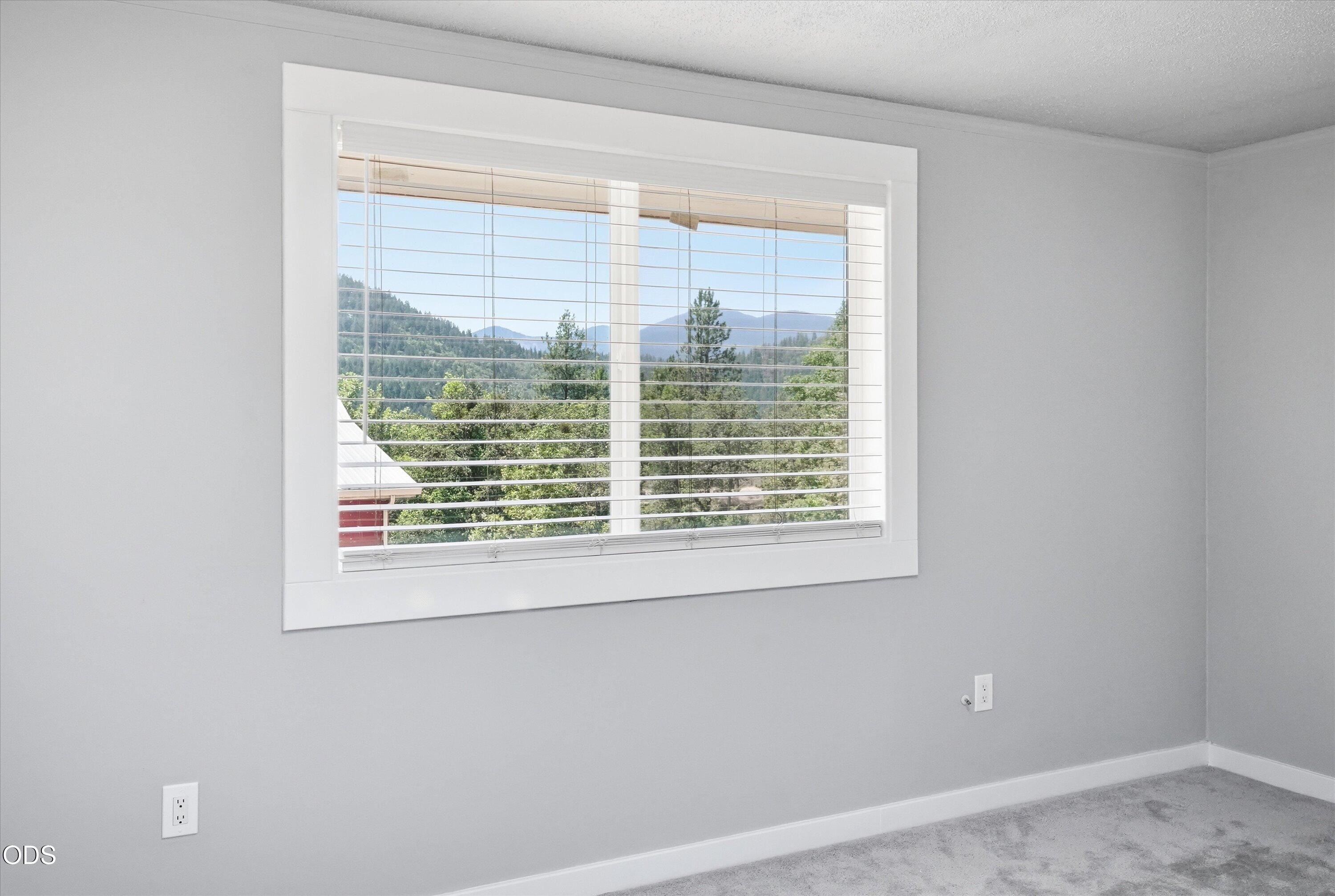 8960 North Applegate Road Grants Pass, OR 97527 - Photo 12 of 37