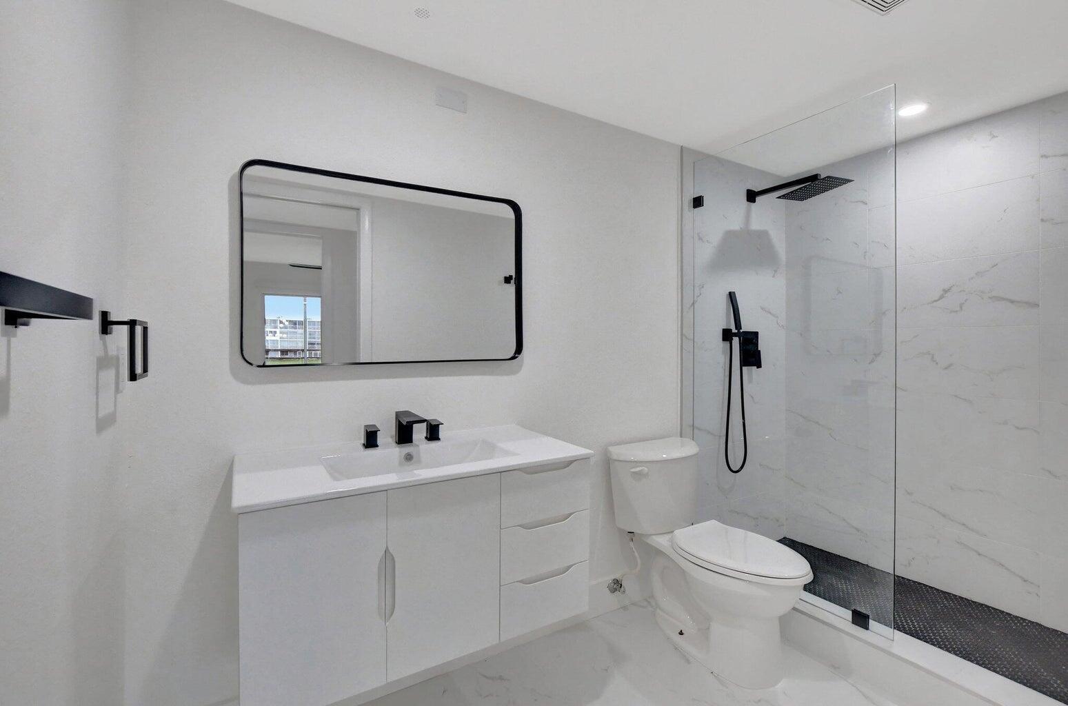 2053 Wolverton C Boca Raton, FL 33434 - Photo 15 of 40 guest bath