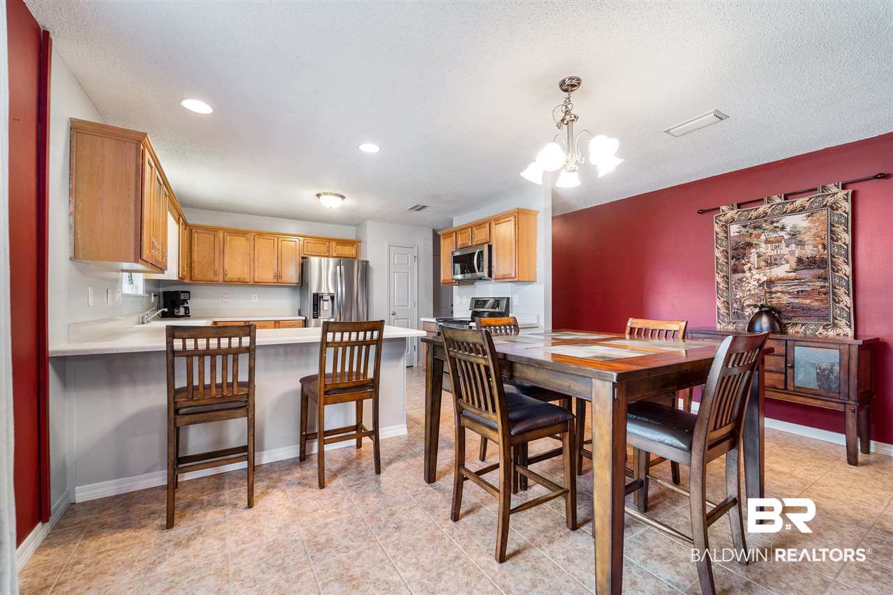 507 Meadow Lane Foley, AL 36535 - Photo 7 of 19 Dining/Kitchen