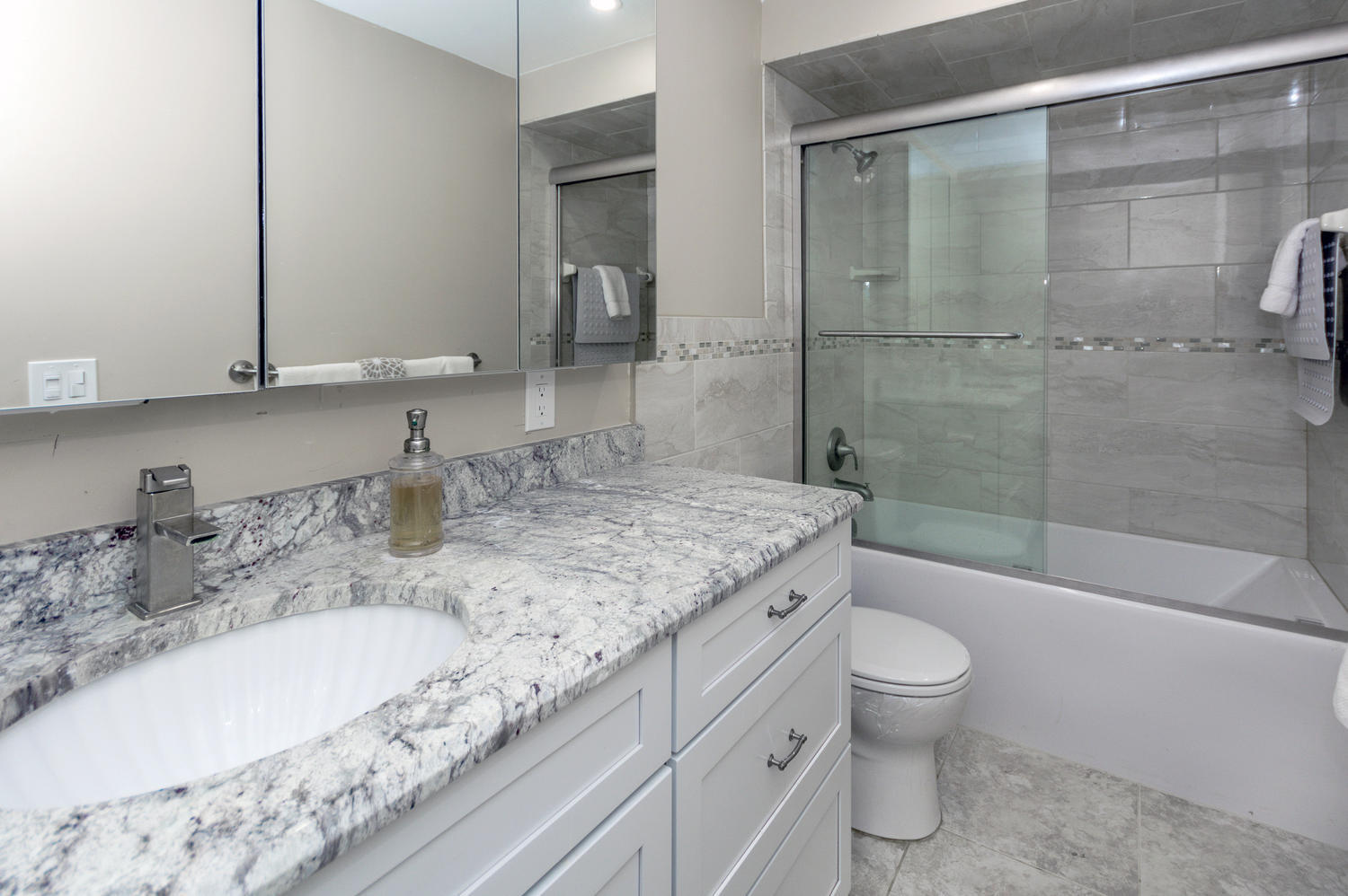 1719 17th Court Jupiter, FL 33477 - Photo 21 of 36 2nd Bath- Tub & Shower