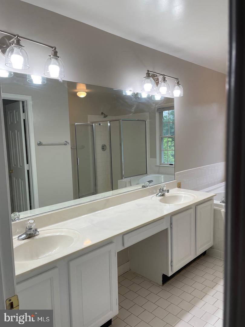 6404 Empty Song Road Columbia, MD 21044 - Photo 11 of 20 Dual vanity and soaking tub
