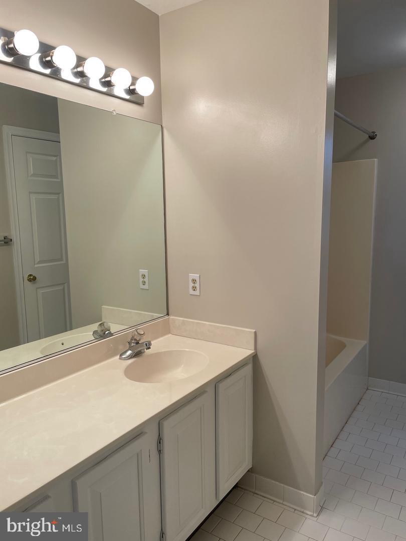 6404 Empty Song Road Columbia, MD 21044 - Photo 14 of 20 Full Bath