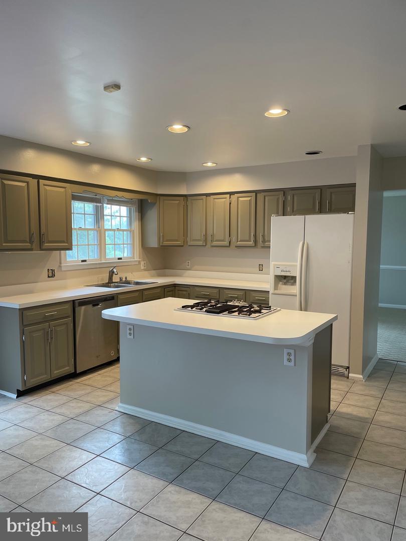 6404 Empty Song Road Columbia, MD 21044 - Photo 2 of 20 Spacious kitchen with modern finishes.