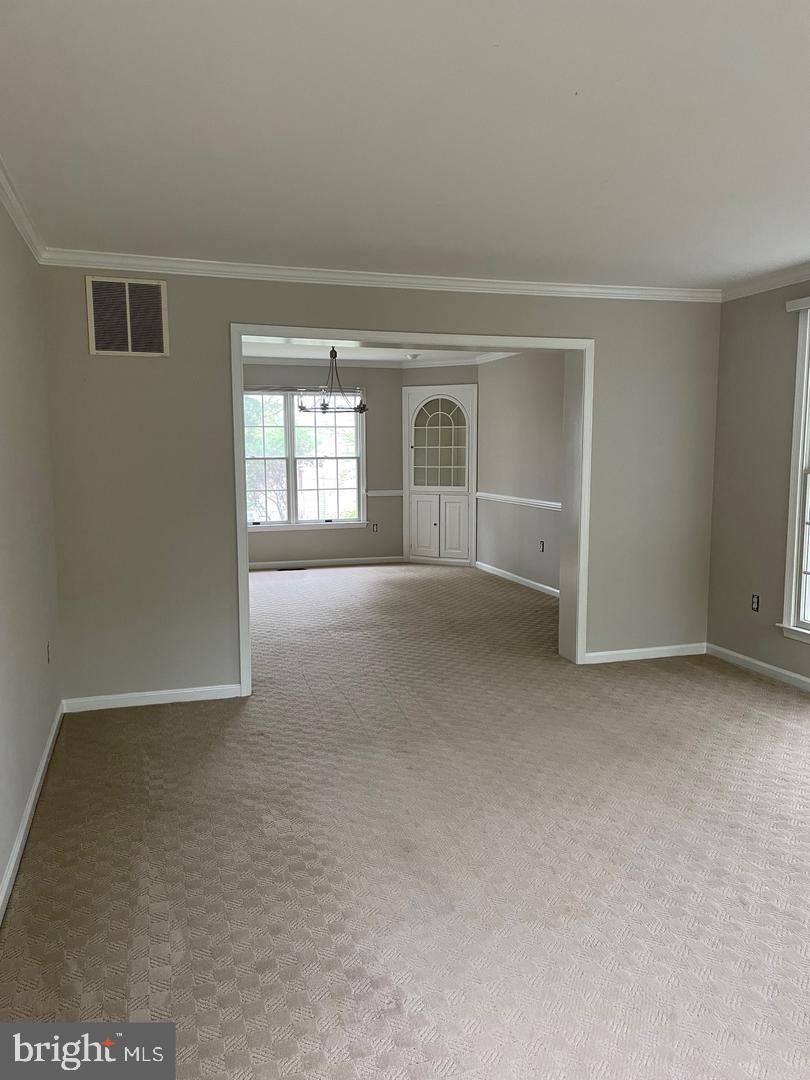6404 Empty Song Road Columbia, MD 21044 - Photo 5 of 20 Spacious, light-filled living area.