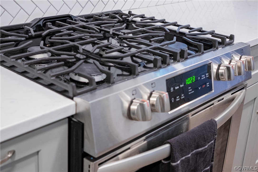 11601 East Briar Patch Drive Midlothian, VA 23113 - Photo 14 of 50 a close up of a stove top oven