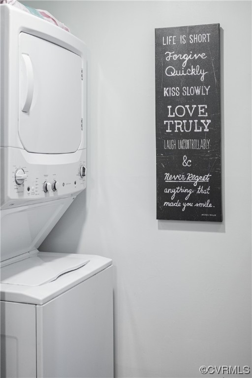 11601 East Briar Patch Drive Midlothian, VA 23113 - Photo 17 of 50 a utility room with a mirror