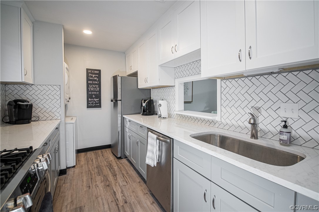 11601 East Briar Patch Drive Midlothian, VA 23113 - Photo 9 of 50 a kitchen with a sink stove and refrigerator