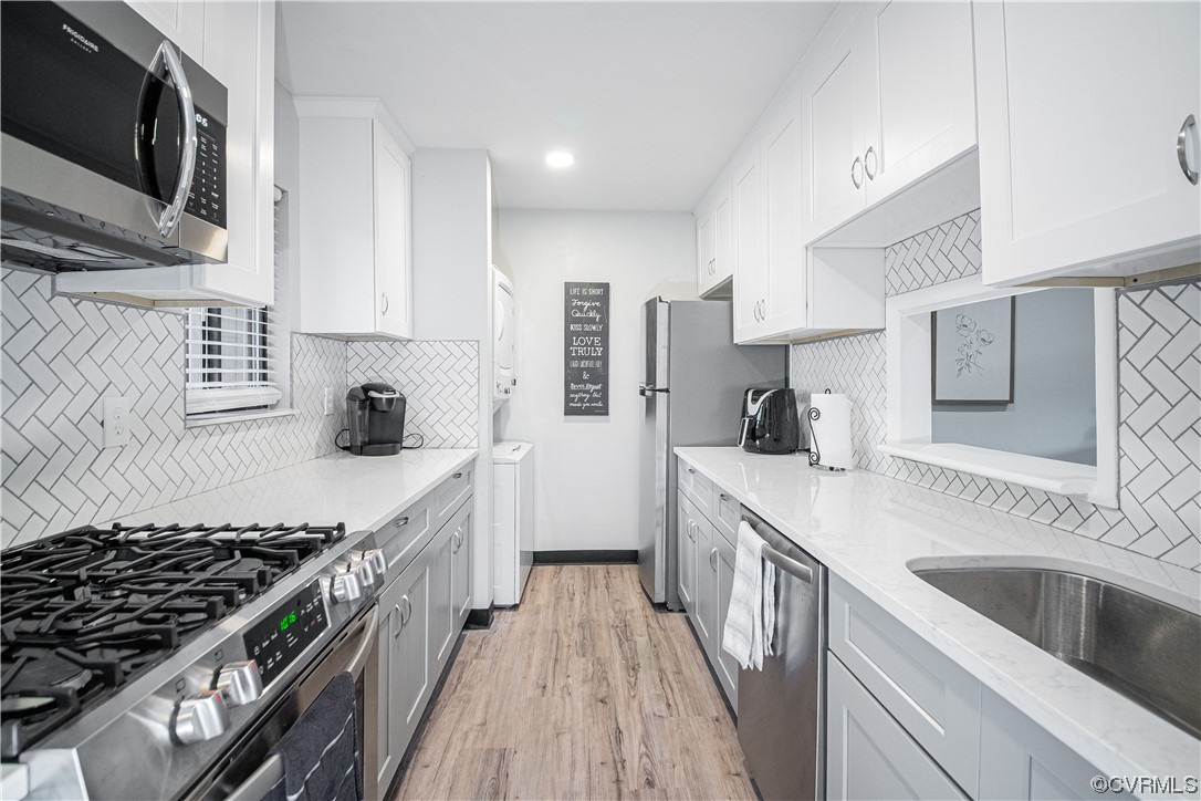 11601 East Briar Patch Drive Midlothian, VA 23113 - Photo 10 of 50 a kitchen with stainless steel appliances a sink dishwasher stove and refrigerator