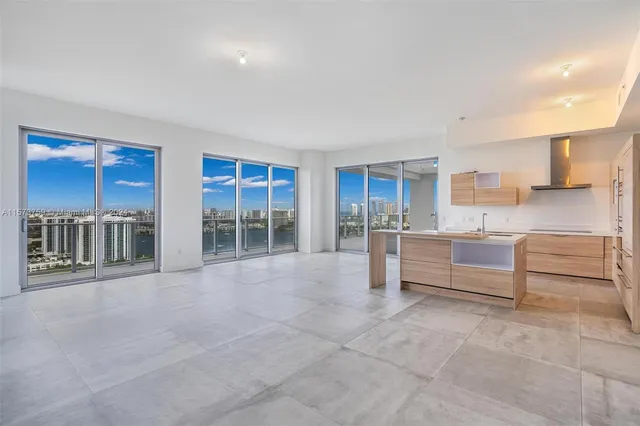 $1,747,000 | 16385 Biscayne Boulevard, Unit PH4, North Miami Beach, FL 33160