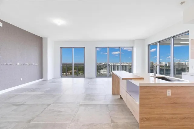 $1,747,000 | 16385 Biscayne Boulevard, Unit PH4, North Miami Beach, FL 33160