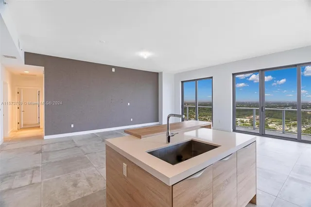 $1,747,000 | 16385 Biscayne Boulevard, Unit PH4, North Miami Beach, FL 33160