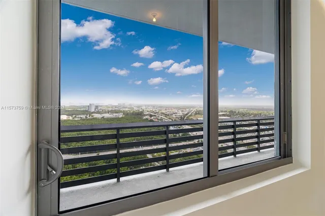 $1,747,000 | 16385 Biscayne Boulevard, Unit PH4, North Miami Beach, FL 33160