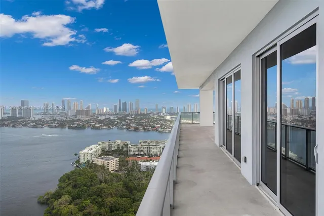 $1,747,000 | 16385 Biscayne Boulevard, Unit PH4, North Miami Beach, FL 33160