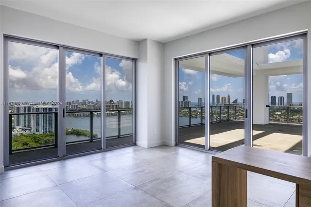 $1,747,000 | 16385 Biscayne Boulevard, Unit PH4, North Miami Beach, FL 33160
