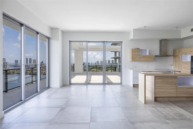 $1,747,000 | 16385 Biscayne Boulevard, Unit PH4, North Miami Beach, FL 33160