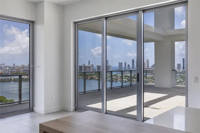 $1,747,000 | 16385 Biscayne Boulevard, Unit PH4, North Miami Beach, FL 33160