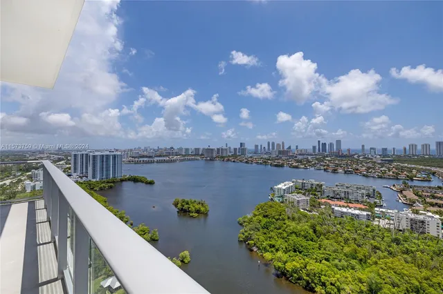 $1,747,000 | 16385 Biscayne Boulevard, Unit PH4, North Miami Beach, FL 33160