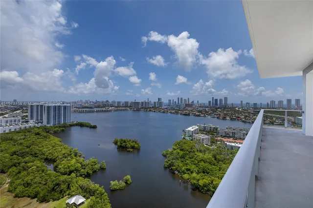 $1,747,000 | 16385 Biscayne Boulevard, Unit PH4, North Miami Beach, FL 33160