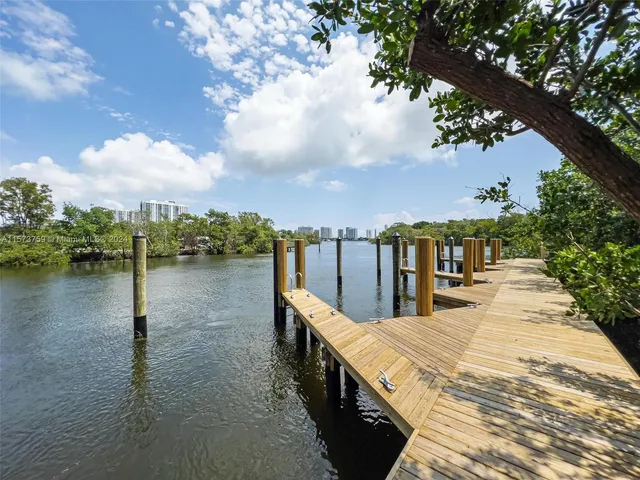 $1,747,000 | 16385 Biscayne Boulevard, Unit PH4, North Miami Beach, FL 33160