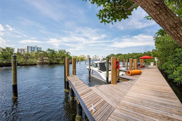 $1,747,000 | 16385 Biscayne Boulevard, Unit PH4, North Miami Beach, FL 33160