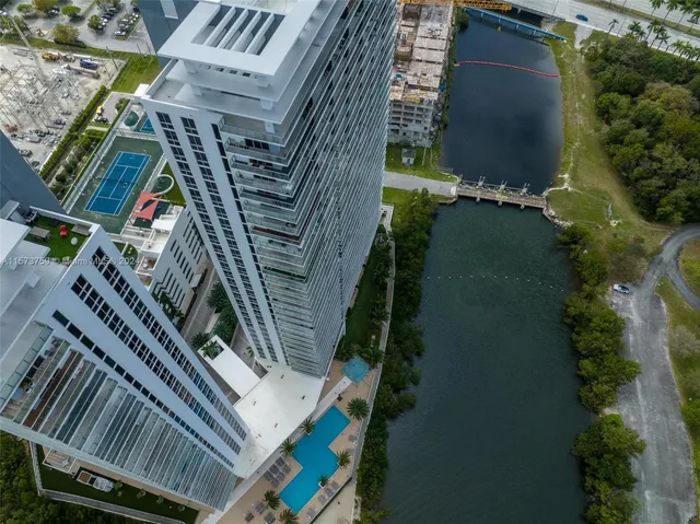 $1,747,000 | 16385 Biscayne Boulevard, Unit PH4, North Miami Beach, FL 33160