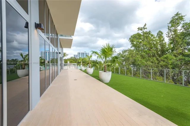 $1,747,000 | 16385 Biscayne Boulevard, Unit PH4, North Miami Beach, FL 33160