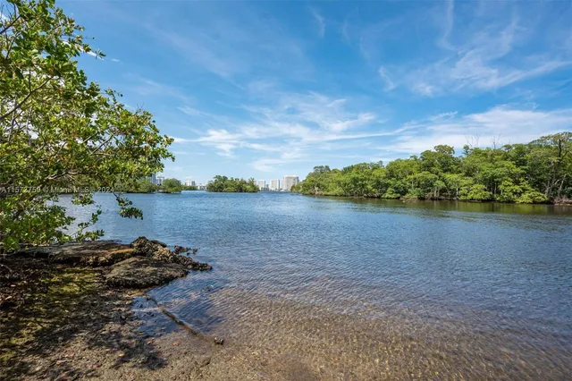 $1,747,000 | 16385 Biscayne Boulevard, Unit PH4, North Miami Beach, FL 33160