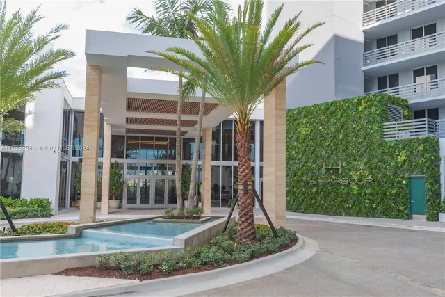 $1,747,000 | 16385 Biscayne Boulevard, Unit PH4, North Miami Beach, FL 33160