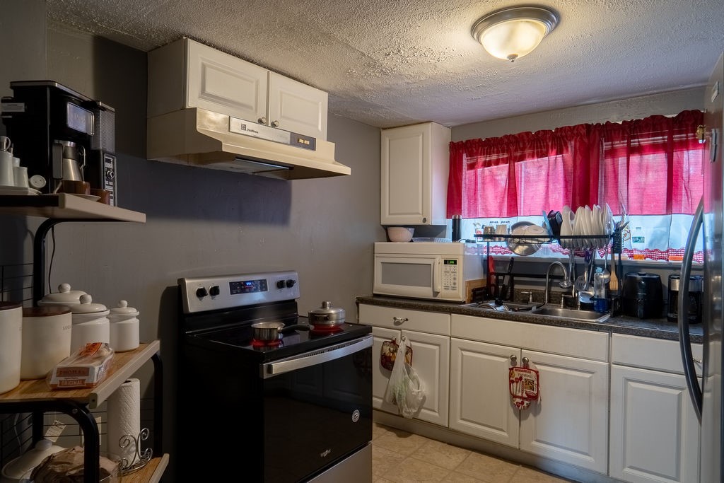 428 Elm Street Woonsocket, RI 02895 - Photo 6 of 35 Gallery Image 6