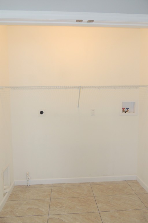92-94 Manhattan Street Springfield, MA 01109 - Photo 7 of 16