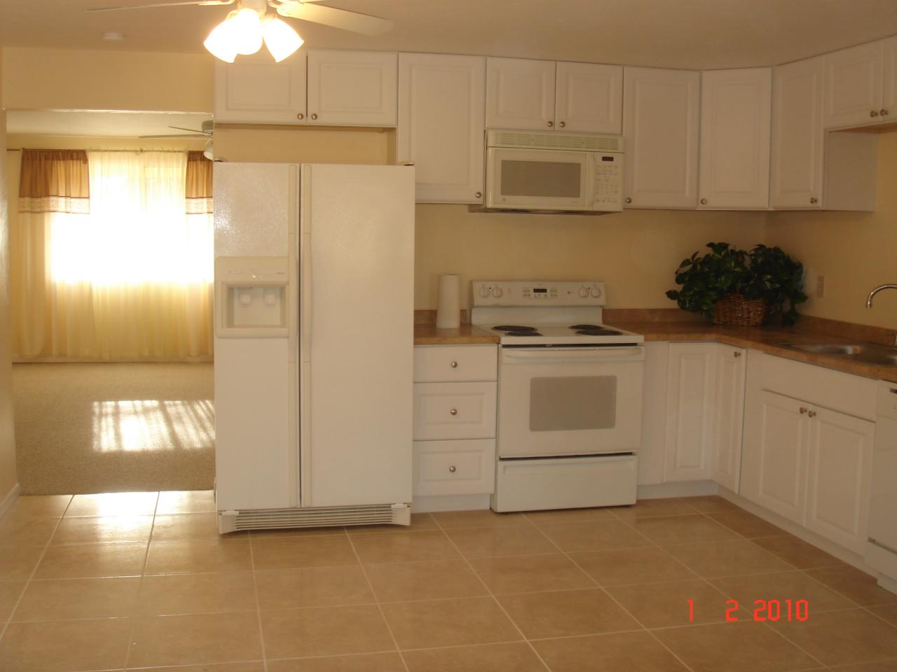 1632 West Calavar Road Phoenix, AZ 85023 - Photo 4 of 23 KITCHEN