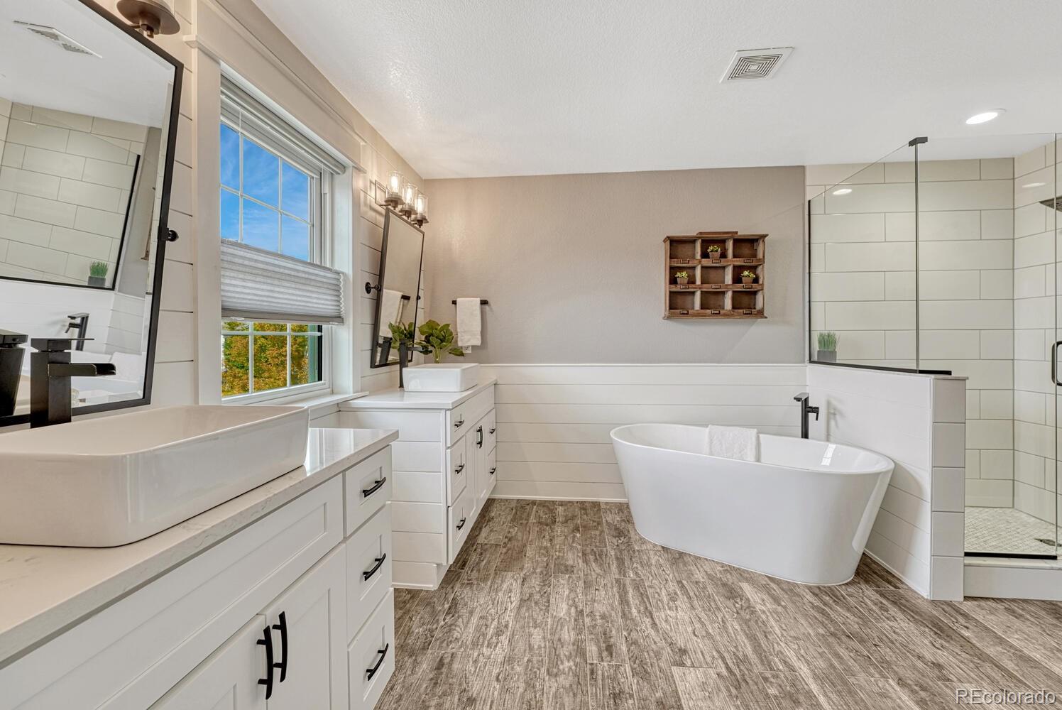 6335 Trailhead Road Highlands Ranch, CO 80130 - Photo 31 of 50 a bathroom with a sink and a bathtub