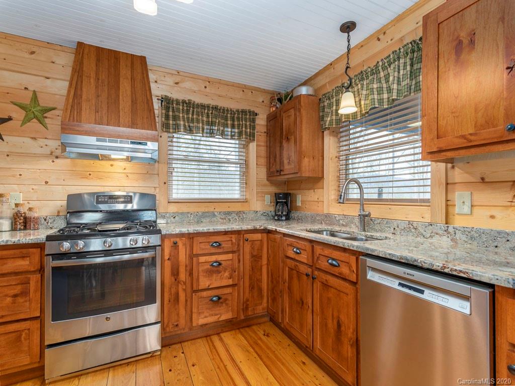 635 Rustic Heights Road Waynesville, NC 28785 - Photo 8 of 27