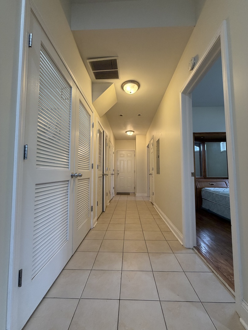 2355 West Harrison Street, Unit GDN Chicago, IL 60612 - Photo 7 of 14 a view of a hallway