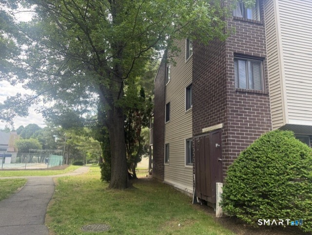 7 Padanaram Road, Unit B23 Danbury, CT 06811 - Photo 3 of 10