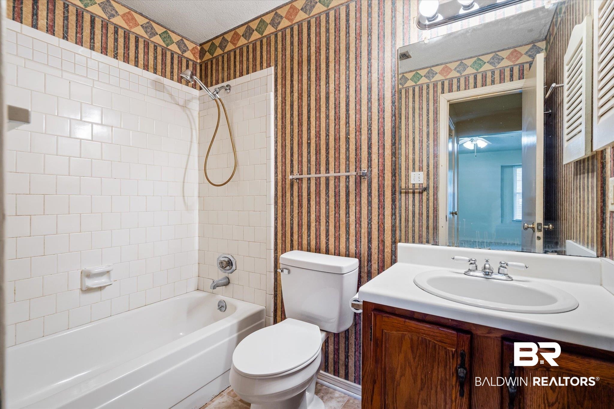 6050 Grelot Road, Unit 205 Mobile, AL 36609 - Photo 16 of 21