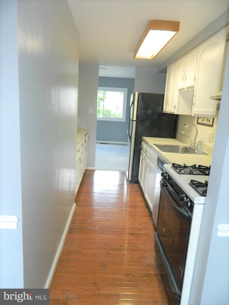 8471 Stonewall Road Manassas, VA 20110 - Photo 8 of 24 Kitchen