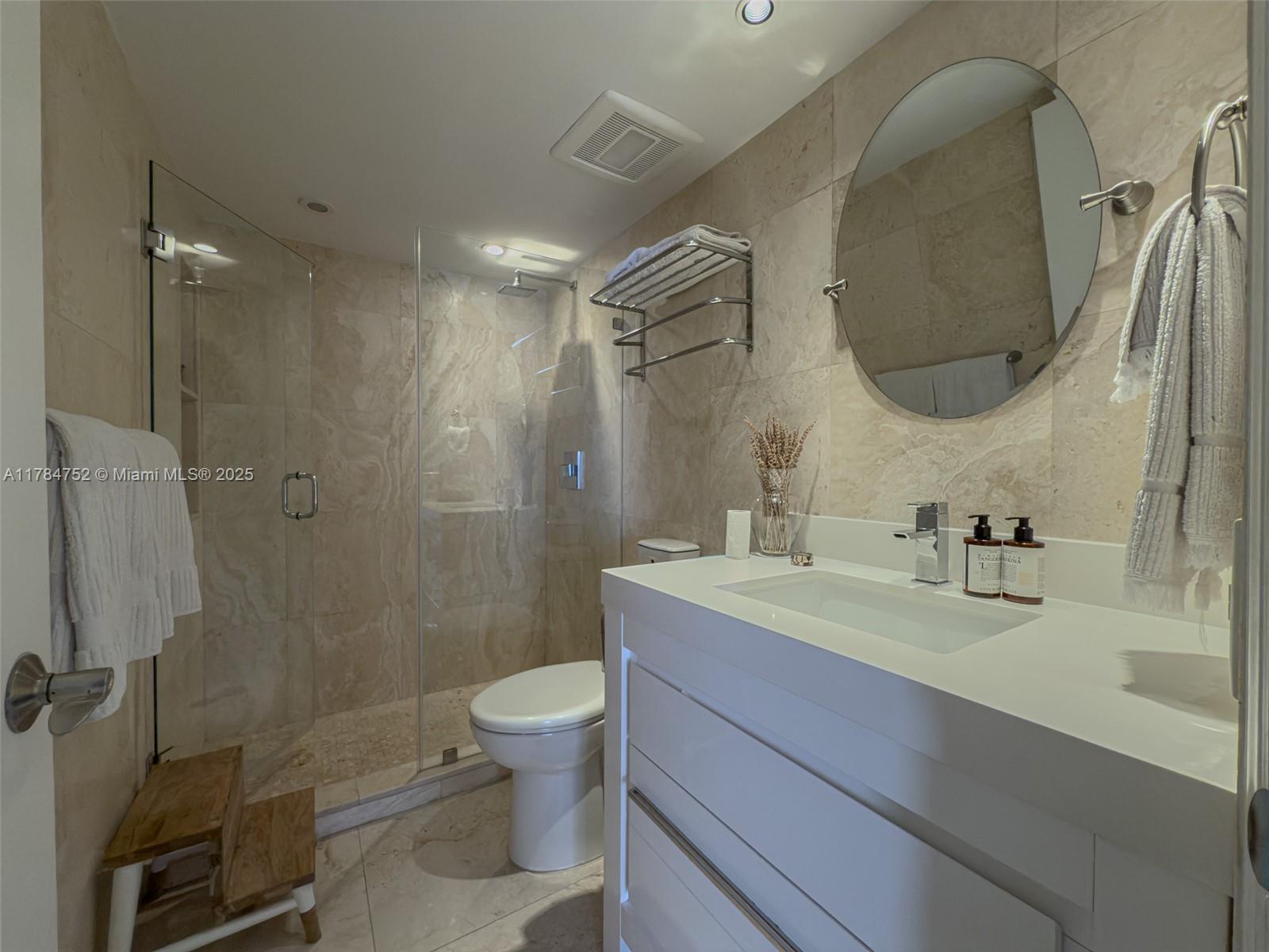 520 Brickell Key Drive, Unit A905 Miami, FL 33131 - Photo 13 of 29