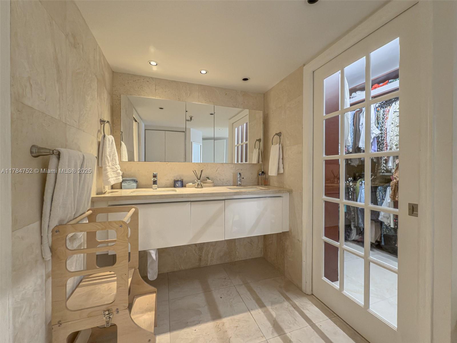 520 Brickell Key Drive, Unit A905 Miami, FL 33131 - Photo 20 of 29