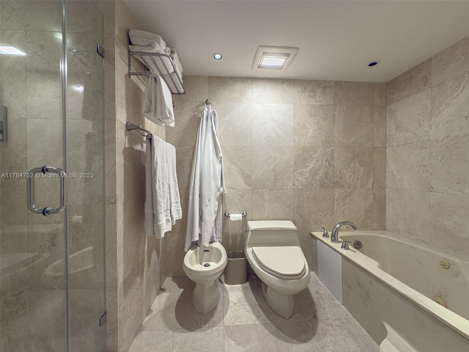 520 Brickell Key Drive, Unit A905 Miami, FL 33131 - Photo 22 of 29