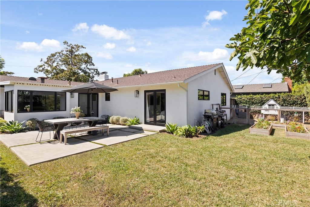 338 Bucknell Road Costa Mesa, CA 92626 - Photo 22 of 25 a view of a house with patio and sitting area