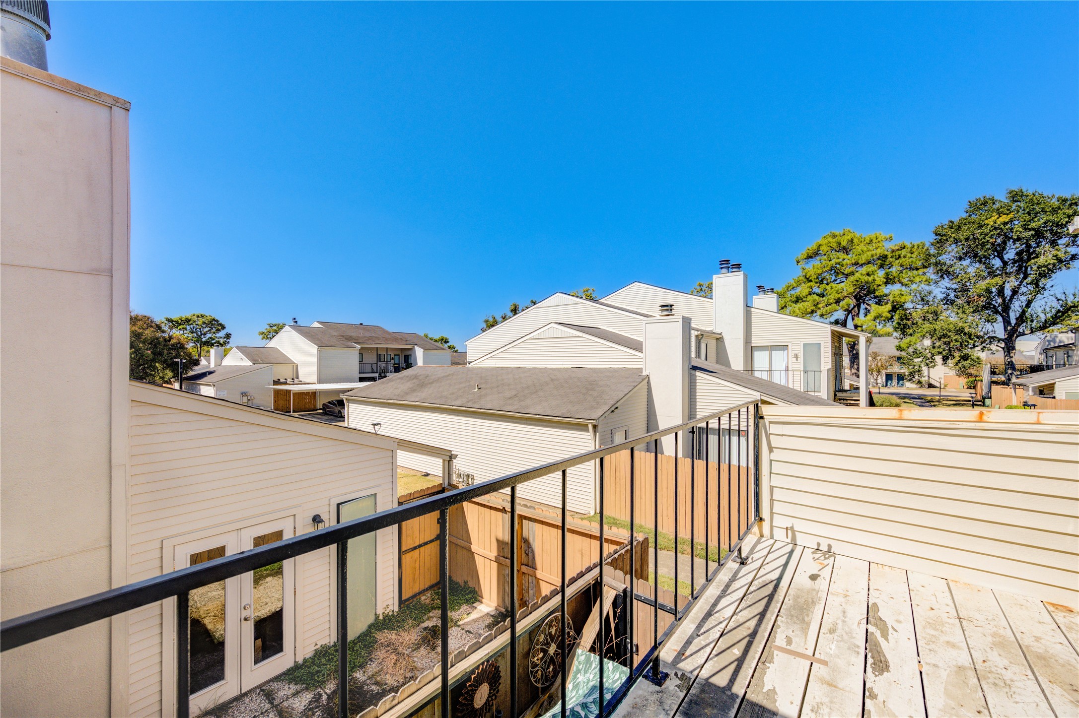 6401 Deihl Road, Unit 505 Houston, TX 77092 - Photo 17 of 35 a view of a balcony with furniture