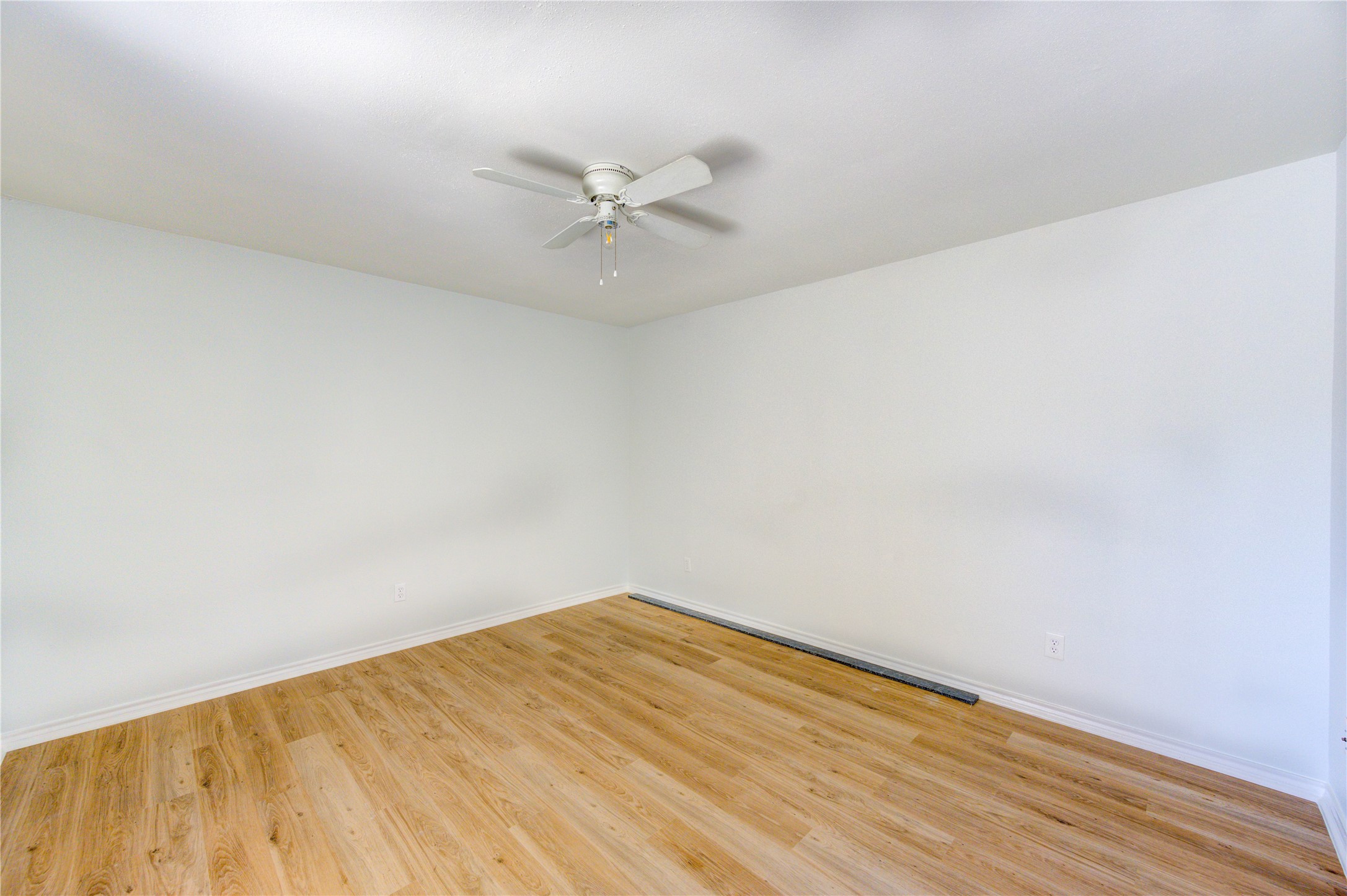 6401 Deihl Road, Unit 505 Houston, TX 77092 - Photo 28 of 35 a view of a big room with wooden floor and fan