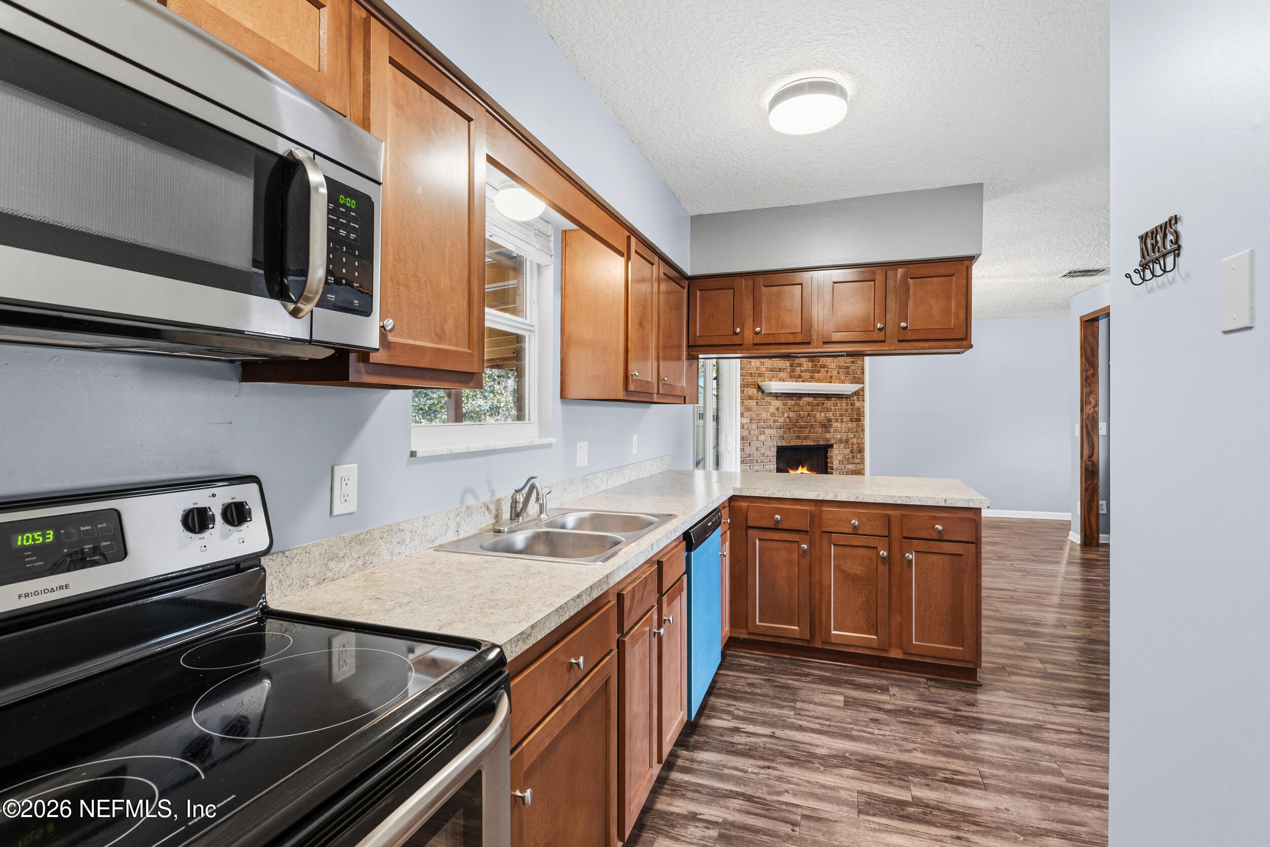 8729 Pinon Drive Jacksonville, FL 32221 - Photo 20 of 33 a kitchen with a stove microwave and sink
