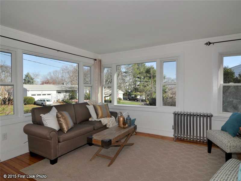 46 Landon Road Warwick, RI 02888 - Photo 4 of 25 Living Room.