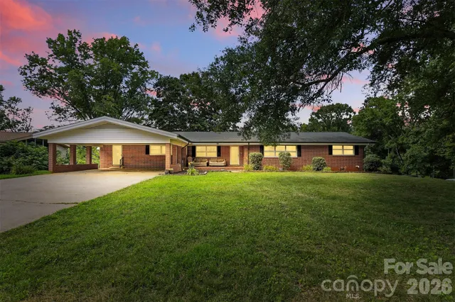 $559,900 | 26 33rd Avenue Northwest, Hickory, NC 28601