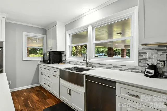 $559,900 | 26 33rd Avenue Northwest, Hickory, NC 28601