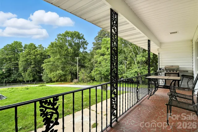 $559,900 | 26 33rd Avenue Northwest, Hickory, NC 28601