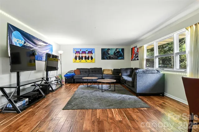 $559,900 | 26 33rd Avenue Northwest, Hickory, NC 28601